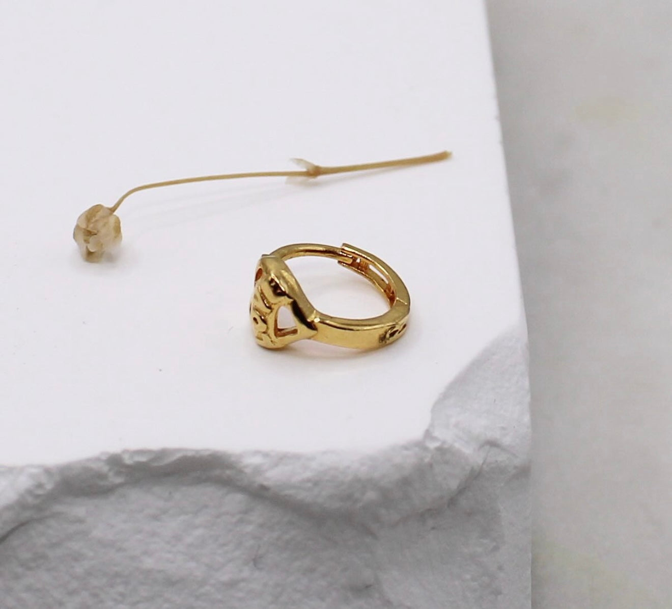‘LOVE’ Hoop (7.2mm)