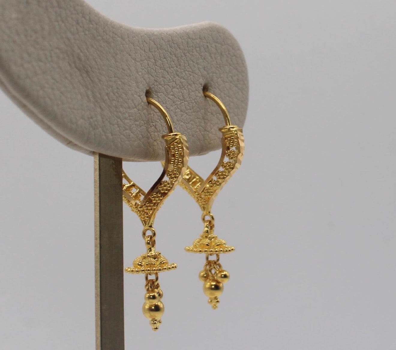 U-shape Jhumkas | 22carat