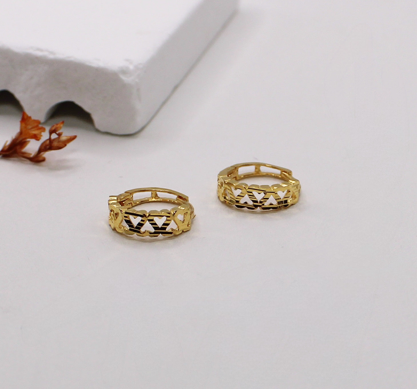 8.5mm Shiny Heart Hoops