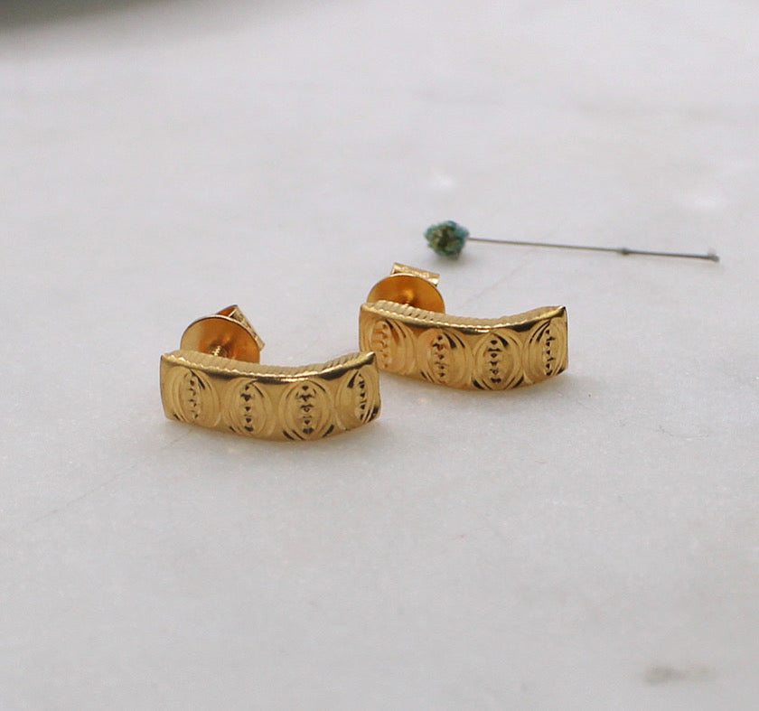 Curve 22carat Studs